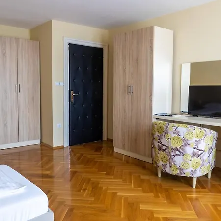 Bakarni Motel