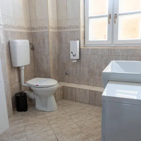 Bakarni Motel 3*